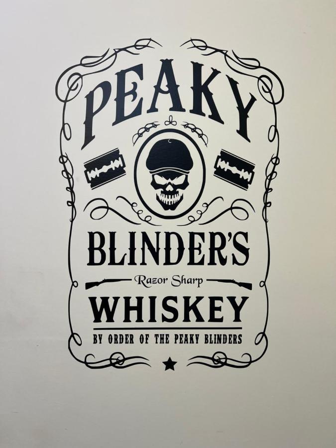 Peaky Blinders Apartment 5 Min Walk To Blackpool Tower Sleeps Up To 14 المظهر الخارجي الصورة